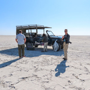 2024-05-04 - Wouter tijdens de pauze-stop<br/>Makgadikgadi NP - Gweta - Botswana<br/>Canon PowerShot SX70 HS -  - , , ISO 100