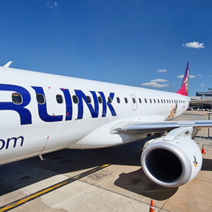 2024-04-25 - Ons vliegtuig naar Victoria Falls<br/>OR Tambo International  Airport - Johannesburg - Zuid-Afrika<br/>SM-G981B - 2.2 mm - f/2.2, 1/5400 sec, ISO 50