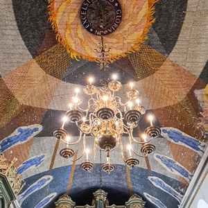 2022-07-24 - Prachtig plafond in de kerk<br/>Oslo - Noorwegen<br/>SM-G981B - 2.2 mm - f/2.2, 1/35 sec, ISO 640