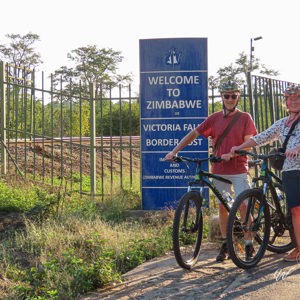 2024-04-26 - Gelukkig mochten we de grens weer over<br/>Victorua Falls - Zimbabwe - Zambia<br/>Canon PowerShot SX70 HS - 11.4 mm - f/4.5, 1/250 sec, ISO 100