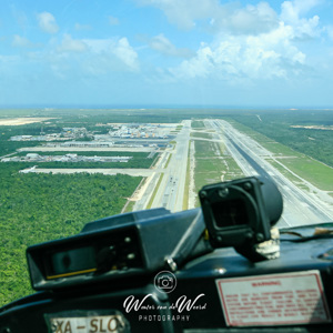 2008-07-29 - Net voor de landing op Cancun airport<br/>In het vliegtuigje onderweg teru - Isla Holbox - Mexico<br/>Canon EOS 30D - 22 mm - f/8.0, 1/400 sec, ISO 200