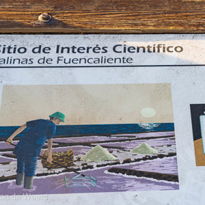 2022-11-14 - Informatiebord bij de zoutpannen<br/>Salinas de Fuencaliente - La Palma - Canarische eilanden - Spanje<br/>Canon EOS R5 - 50 mm - f/9.0, 1/80 sec, ISO 200