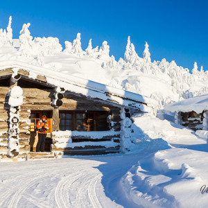 2011-02-12 - Carin voor onze bungalow<br/>Iso Syöte - Finland<br/>Canon EOS 7D - 24 mm - f/8.0, 1/200 sec, ISO 200