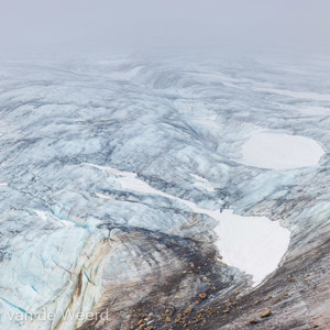 2022-07-15 - Mooie kleuren en structuren in het ijs<br/>Spitsbergen<br/>Canon EOS R5 - 400 mm - f/8.0, 1/1600 sec, ISO 400