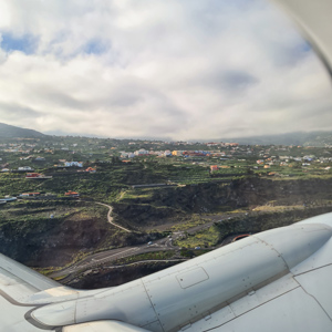 2022-11-16 - Een laatste blik op het eiland vanuit het vliegtuig<br/>La Palma - Canarische eilanden - Spanje<br/>SM-G981B - 5.4 mm - f/1.8, 1/1800 sec, ISO 50