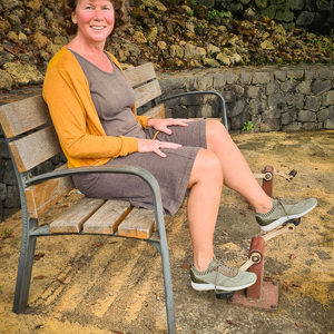 2022-11-08 - Carin en de fietstrainer<br/>Faro de Salomera - La Palma - Canarische eilanden - Spanje<br/>SM-G981B - 5.4 mm - f/1.8, 0.01 sec, ISO 64