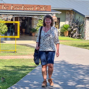 2024-04-26 - Een zeer bekende lunch-plek<br/>The Lookout Café - Victoria Falls - Zimbabwe<br/>SM-G981B - 5.9 mm - f/2.0, 1/250 sec, ISO 50