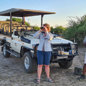 2024-04-27 - Tijd voor de sun-downer met snacks<br/>Chobe NP - Muchenje - Botswana<br/>SM-G981B - 5.4 mm - f/1.8, 1/560 sec, ISO 50