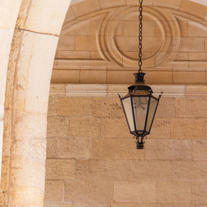 2023-04-30 - Oude lamp<br/>Alhambra - Granada - Spanje<br/>Canon EOS R5 - 72 mm - f/8.0, 0.1 sec, ISO 400