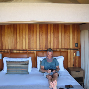2024-05-02 - Even relaxen op ons luxe, sfeervolle bed<br/>Kwai Lediba Camp - Kwai (Okavango Delta) - Botswana<br/>Canon PowerShot SX70 HS -  - , , ISO 125