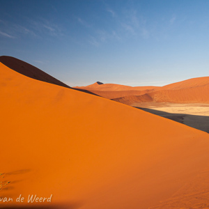 2007-08-11 - Prachtige kleurencombinatie<br/>Sossusvlei - Duin 45 - Sesriem - Namibie<br/>Canon EOS 30D - 17 mm - f/8.0, 1/160 sec, ISO 200